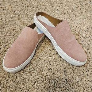 Caslon pink and white mules